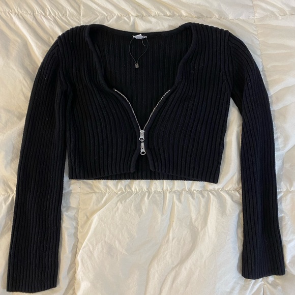 Cropped Zipper Cardigan - Picture 2 of 8